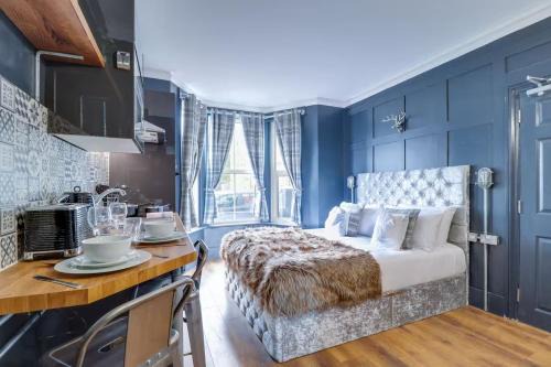 Homey Studio Apartment for Two - Flat 1, Southend Studios
