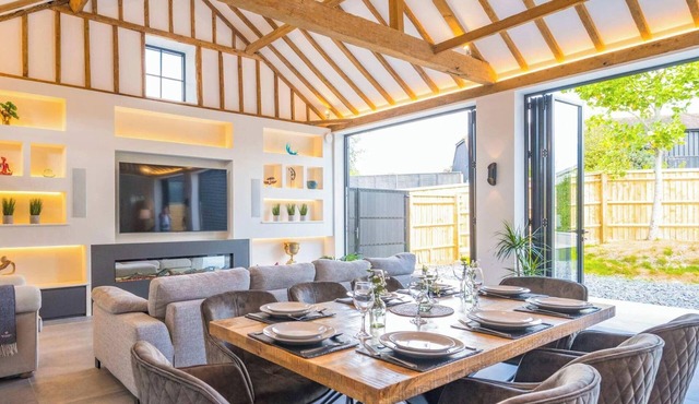 Honey Barn - Stunning 4-Bed Rural Paradise