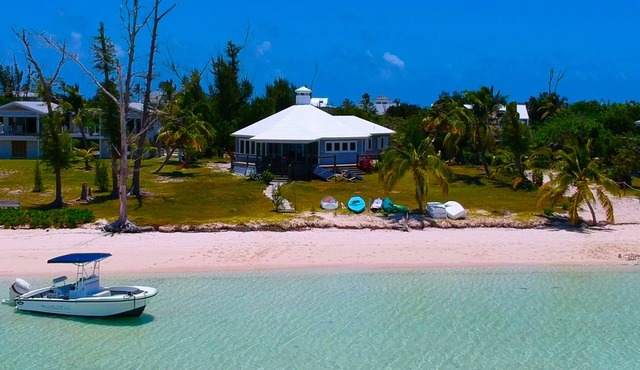 Hope Town's Top Rental: Beachfront sunsets, AC, free boat dock, & close to town!