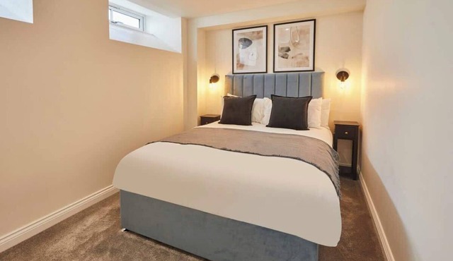 Host & Stay | 4 The Mount