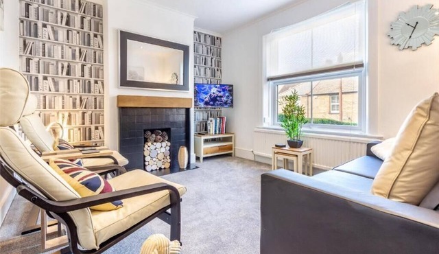 Host & Stay | Farningham Residence