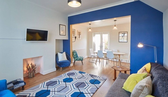 Host & Stay | Artist House