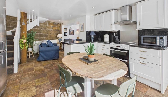 Host & Stay | Luna Cottage