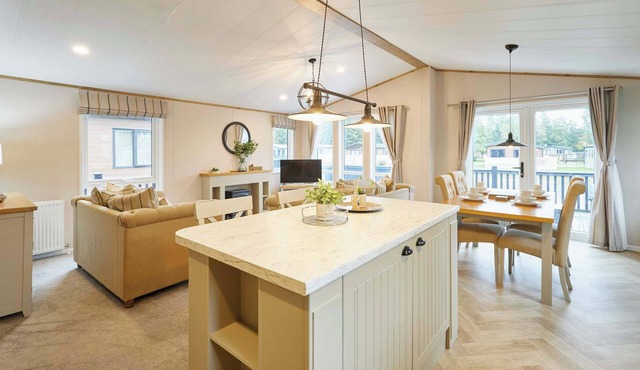 Host & Stay | Luna Lodge