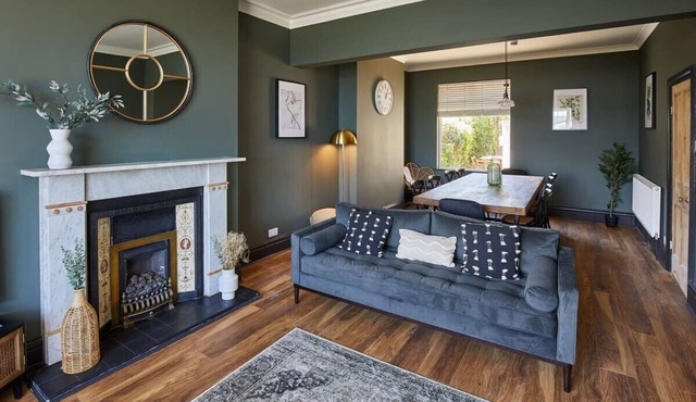 Host & Stay | Raven House