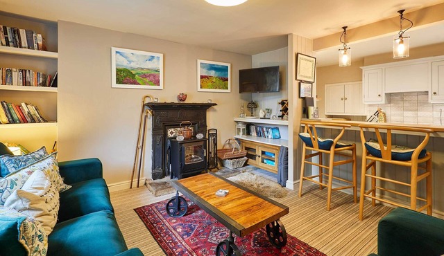 Host & Stay | Rosella Cottage