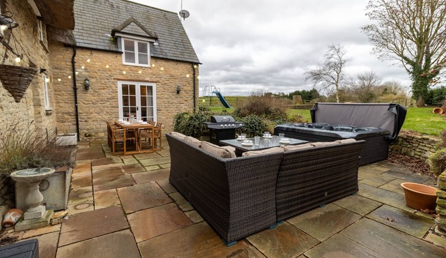 Hot Tub Family Getaway Peaceful Escape