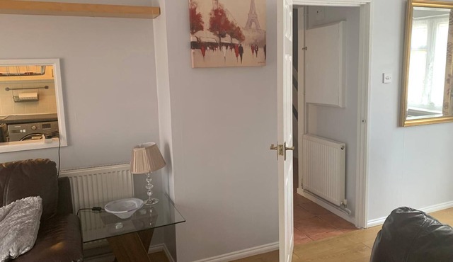 House in Elm Park, 15min drive from luton airport, Free WIFI, Free Parking