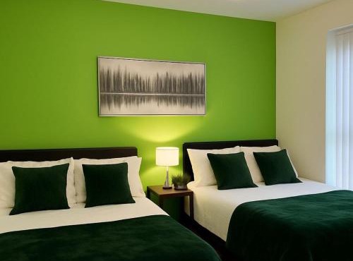 House Sleeps 22 with Wifi