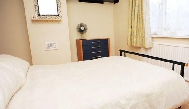 House - Sleeps 5, Private Garden & Free Parking