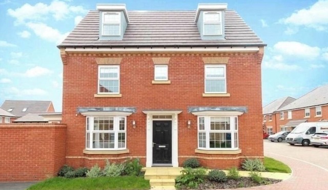 House-Sleeps 8 -Parking-Garden