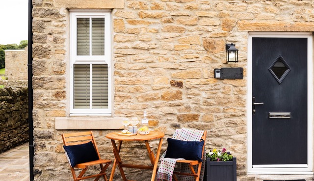 HUSH COTTAGE, with open fire in Middleton-In-Teesdale