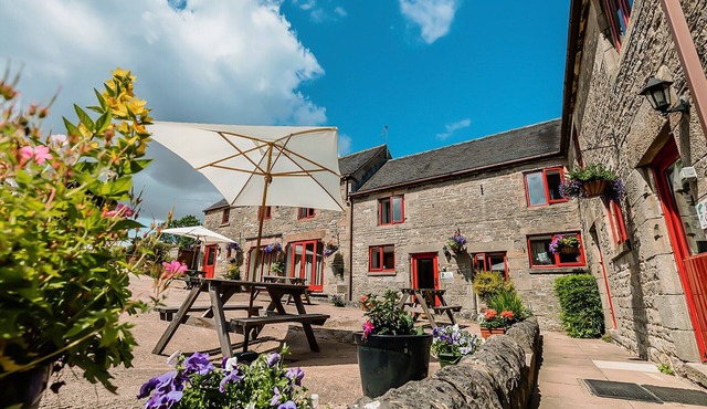 Ideal for families or friends alike with easy access to many attractions which make for fun days out
