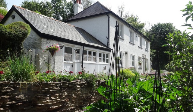 Immaculate 3 Bed 3 Bath Holiday Home in Beautiful Gardens: Grove Cottages