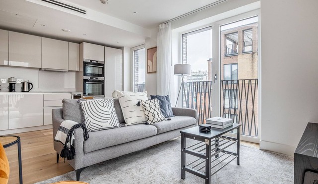 Impeccable Southwark 1BR, nr Bars, Restaurants & Shops, by Blueground