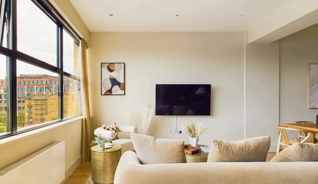 Incredible St Pancras Apartment with Balcony