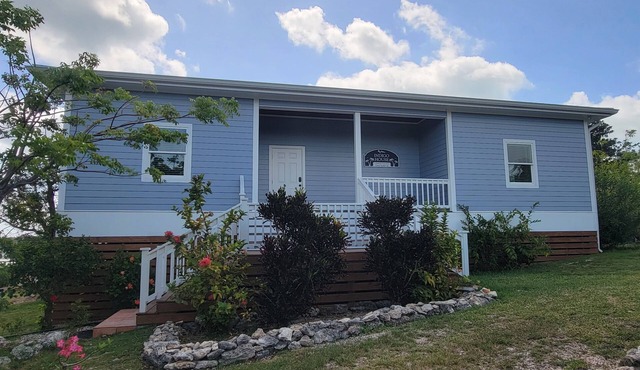 Indigo House with private pool, dock slip, & house generator on Green Turtle Cay