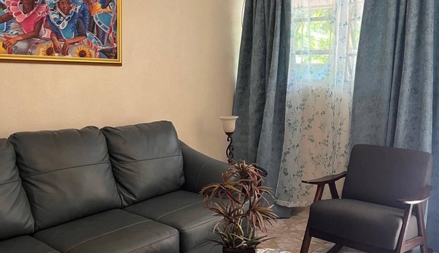 Inexpensive Villa: 5 Mins to Beach & Fish Fry! Great rates, location & service.