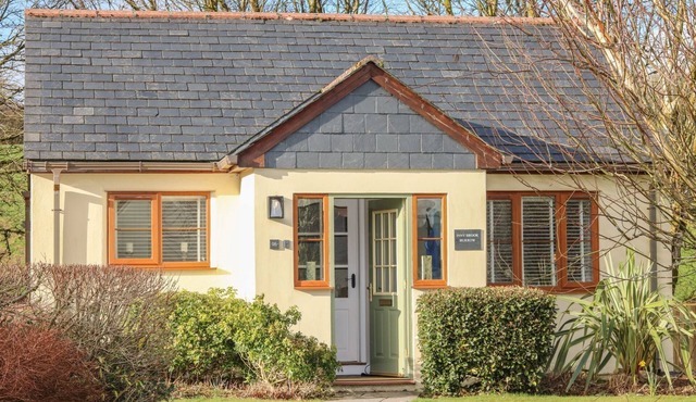 INNY BROOK BURROW, pet friendly, with a garden in Camelford