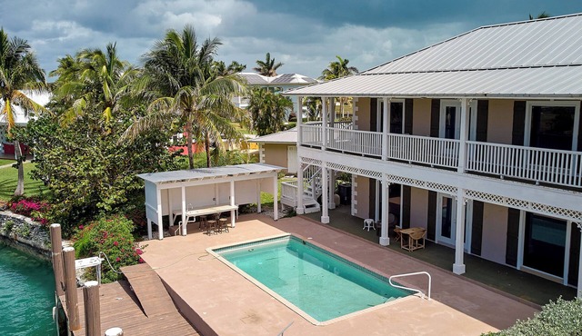 Ironwood - 3-bedroom villa with dock and pool at Old Bahama Bay, West End