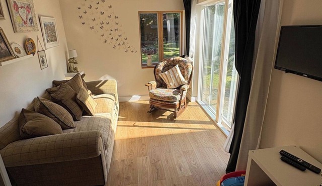 Isham House Sleeps 8 with Enclosed Garden