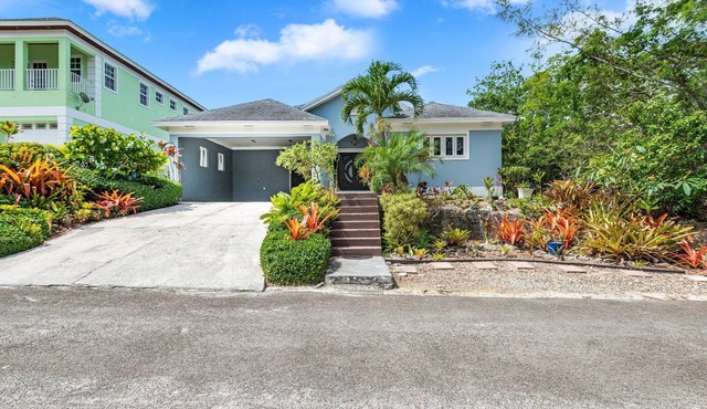 Island Retreat in gated community- 5 mins from the beach