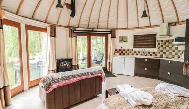 Island Yurt, Beckford