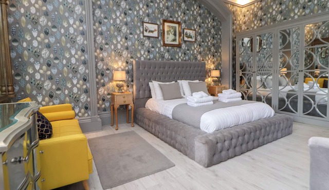 Ismay Billiard Room Apartment - Titanic Interest Beach View