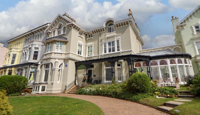 Ismay Lounge Apartment- Titanic Interest Beach View