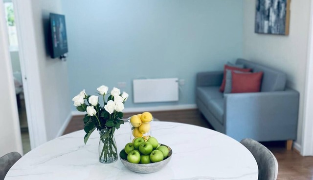 Ivy Cottage Two Bedroom & Garden in Temple Fortune