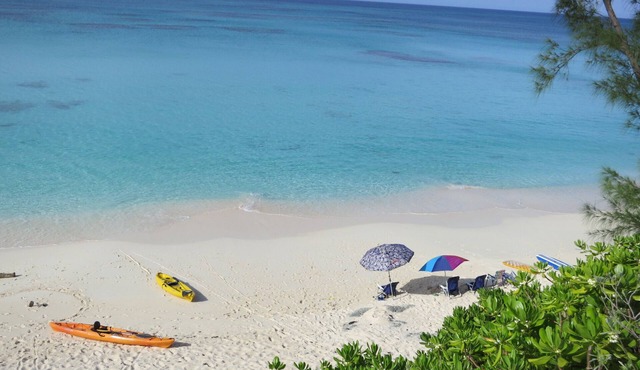 Jolly Mon - True Pink Sand Beach - Generator, Cistern, Purified Water & Ice