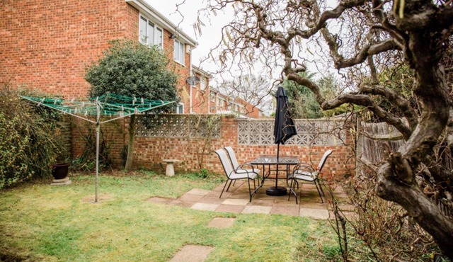 Jowitt Avenue | Detached House | Parking & Garden | eco-Short Term Let by SILVA