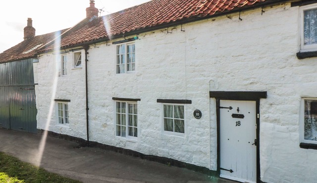 KEEP COTTAGE, pet friendly, luxury holiday cottage in Pickering