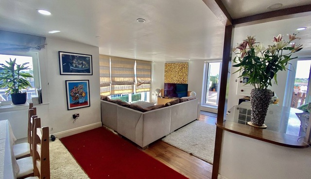 Kew Garden 2-Floors Penthouse