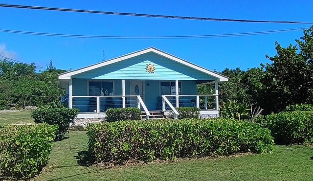 Kewl Breez, Gorgeous Villa, 2 bed, 2 bath, James Cistern, water front