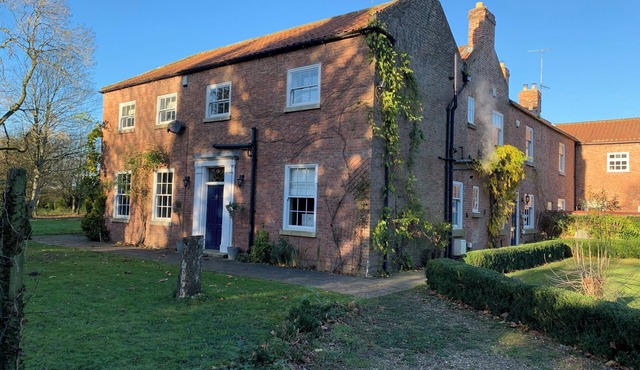 Kexby House, Spacious Country Home, Private Gardens, Games Room, York