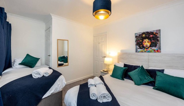 King Beds Smart TVs Parking Near City