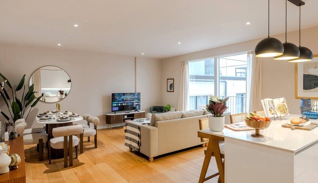 King's Cross | 2 Bedroom Apartment (Balcony)