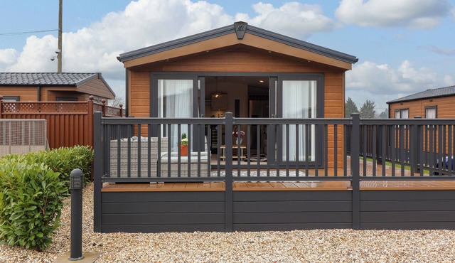 KINGFISHER LODGE 36, family friendly, with a garden in Evesham
