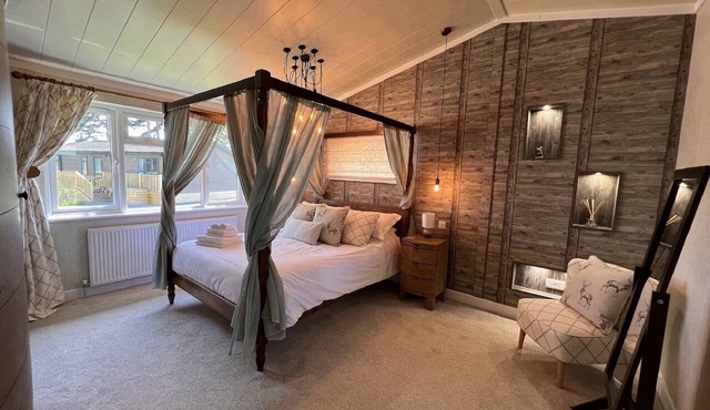Kingfisher Lodge - Luxury Lodge with Hot Tub