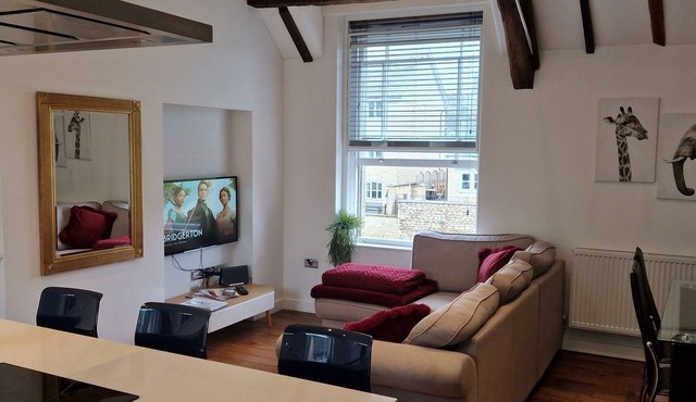 Kingfisher Suite - Two-bed Private Apartment
