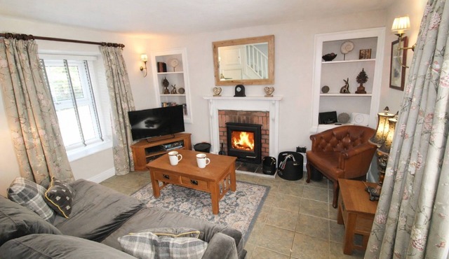 Kirkstone Cottage, ideal for romantic break, close to Ambleside town centre and pubs