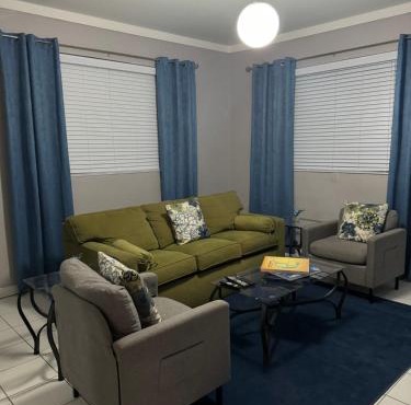 Kozy Bahamas Getaway 25mins from Airport & USA Embassy