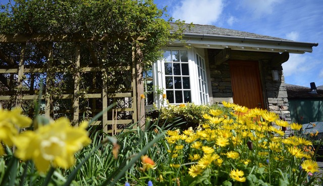 Lakeland Stone Built Cottage In Beautiful Private Gardens