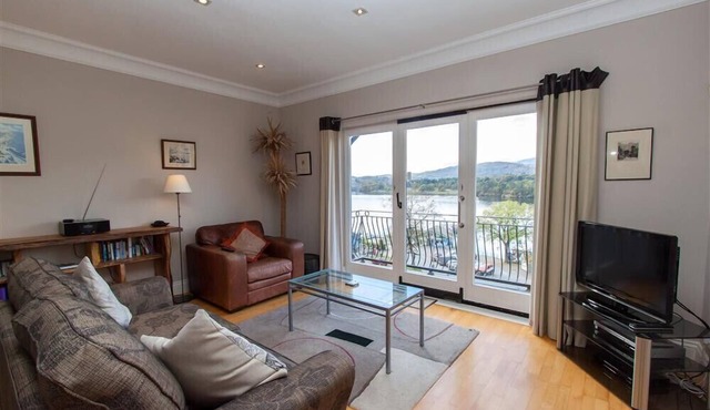 LAKELAND VIEW, romantic, luxury holiday cottage in Ambleside