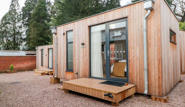 LAKESIDE VILLAGE LODGES & THE POTTING SHED in Macclesfield