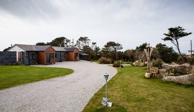 Lands End 2 bedroom Cottage, with hot tub and private garden