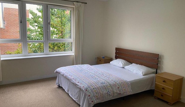 Langham Lake House Spacious 5 BR House with Free Parking