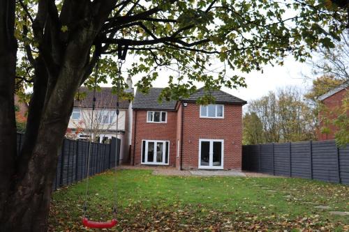Large 4 bedroom Family let, Contractor, Corporate