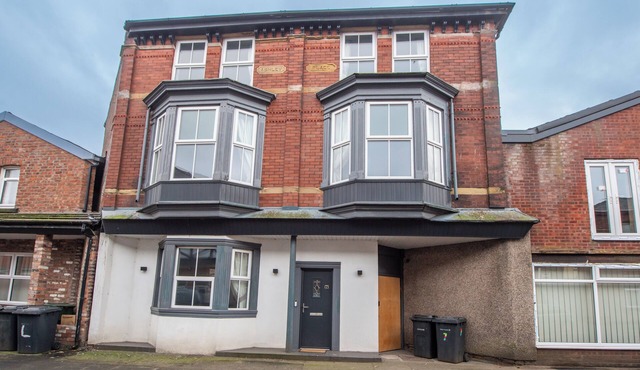 Large 6 Bed Southport Coastal house Retreat with Private Sauna and garden